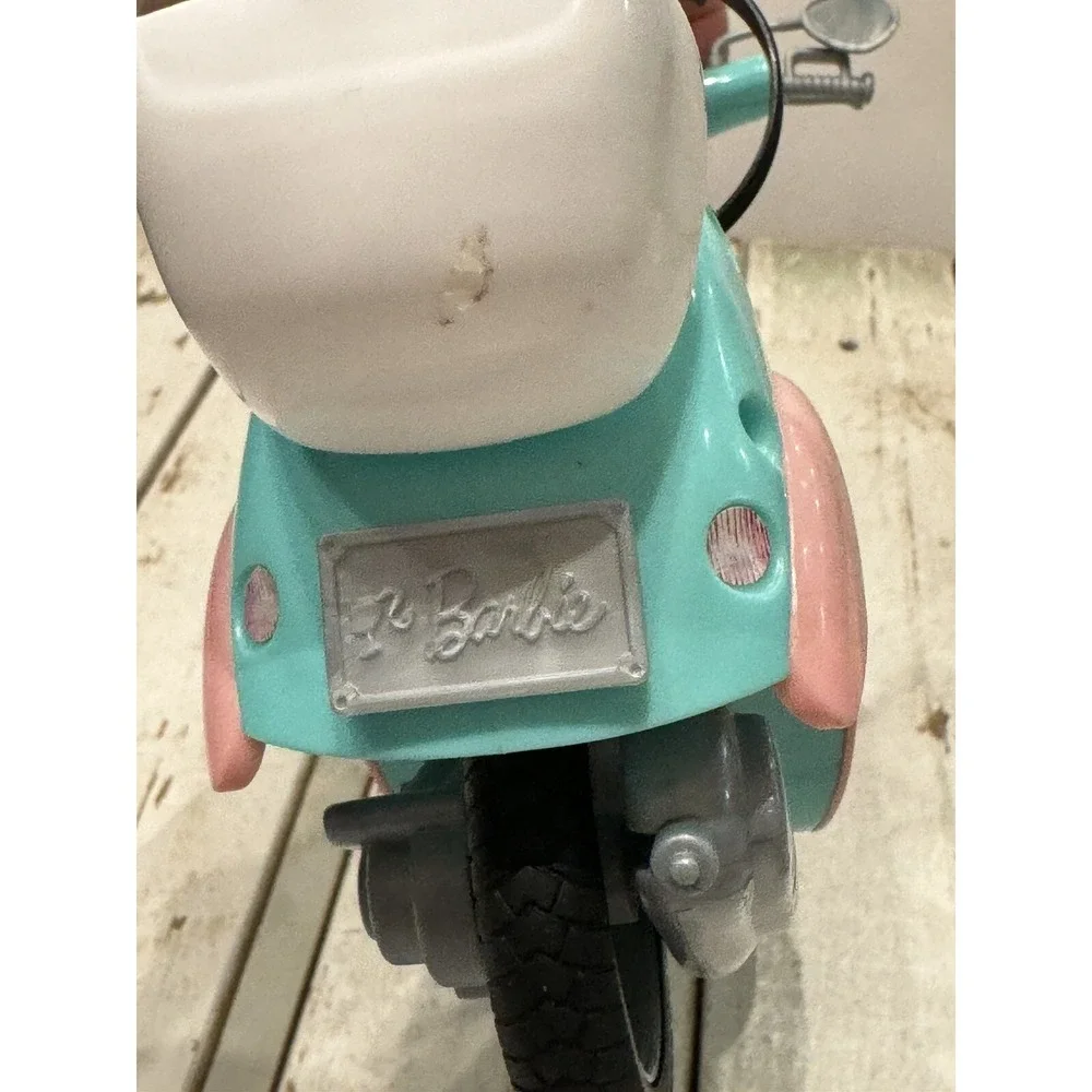 Mattel Barbie MALIBU AVE GLAM SCOOTER 2011 Pink Green Toy No Lid On Cargo Case